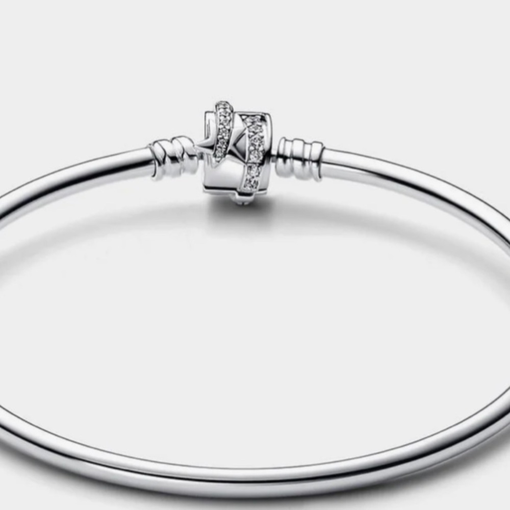 Pandora Moments limited 
Sparkling Shooting Star
Clasp Bangle